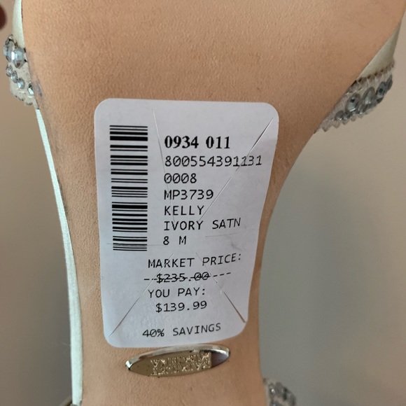 NWT Badgley Mischka Ivory Satin Kelly Heels - Picture 3 of 7